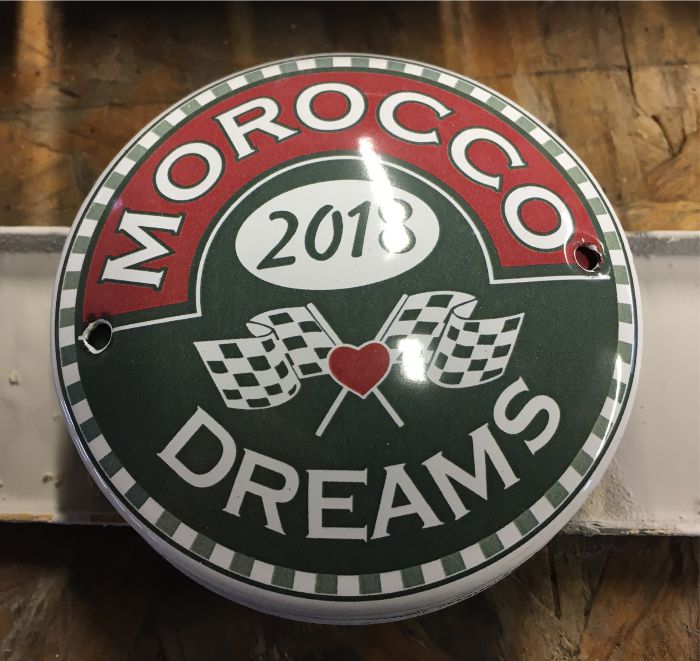 Plaque de calandre émaillée ronde bombée - Morocco dreams 2018 - Sables Chauds - Sélénium