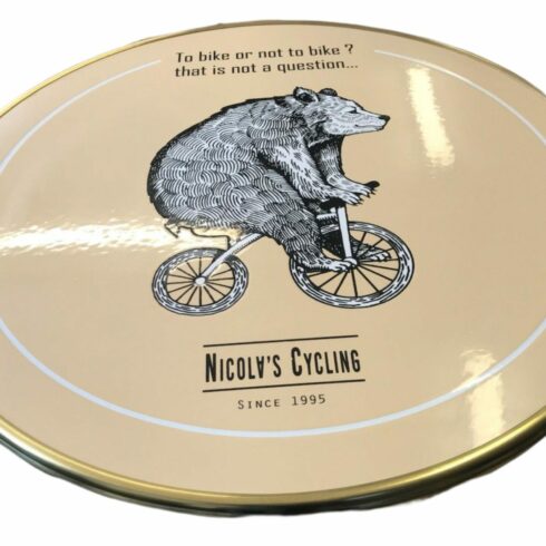 Plateau de table émaillé Ø60cm, cerclage laiton, pied en fonte, Personnalisation anniversaire - Sélénium